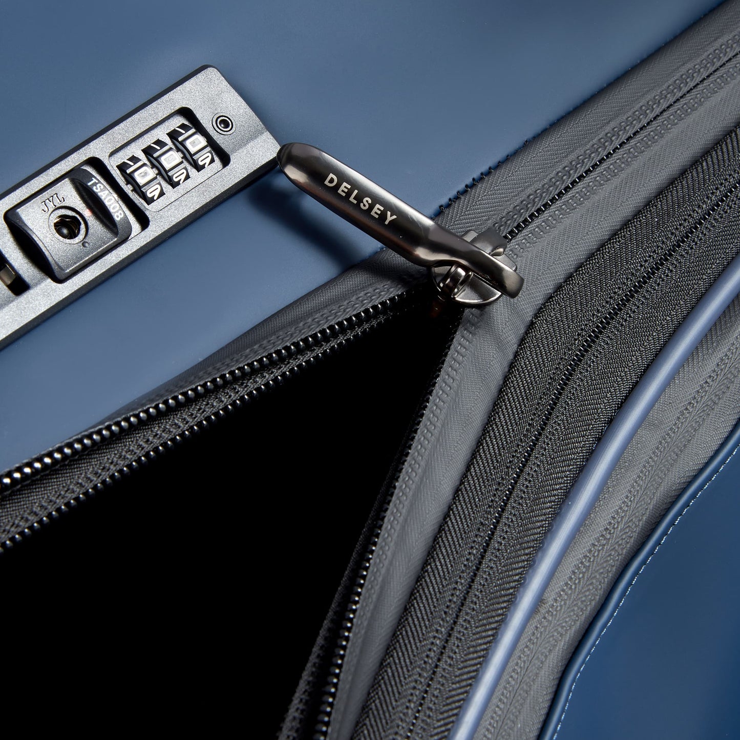 Delsey Turenne Soft - Large Expandable Spinner - Navy