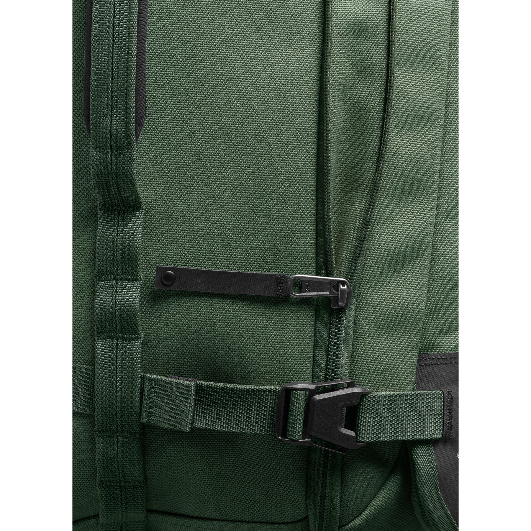 Eagle Creek Gear Warrior XE 2-Wheel 30" Luggage - Jungle Green
