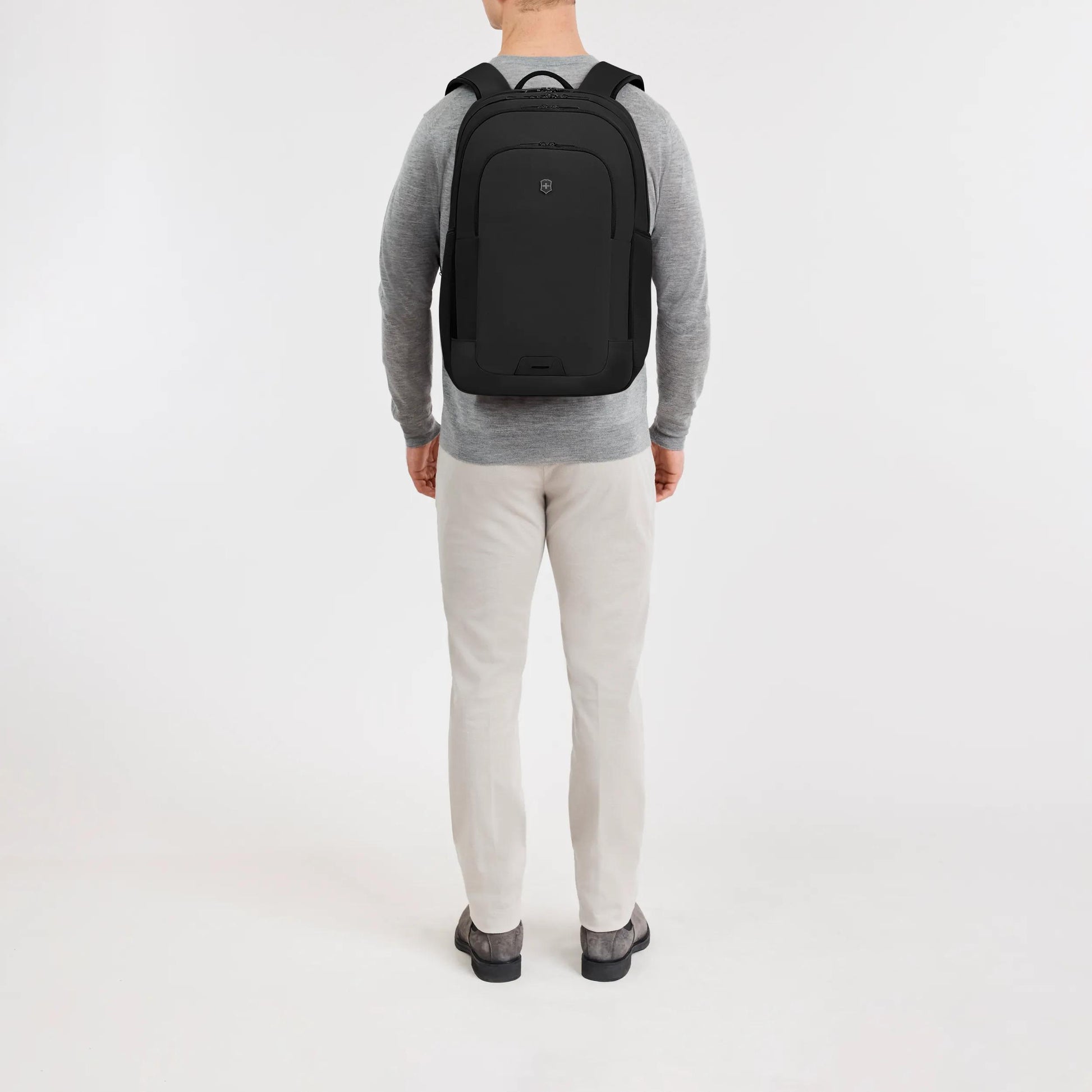 altmont deluxe laptop backpack Victorinox Original 17 polyester blue a zippered storage pocket Victorinox Altmont Modern Deluxe Backpack