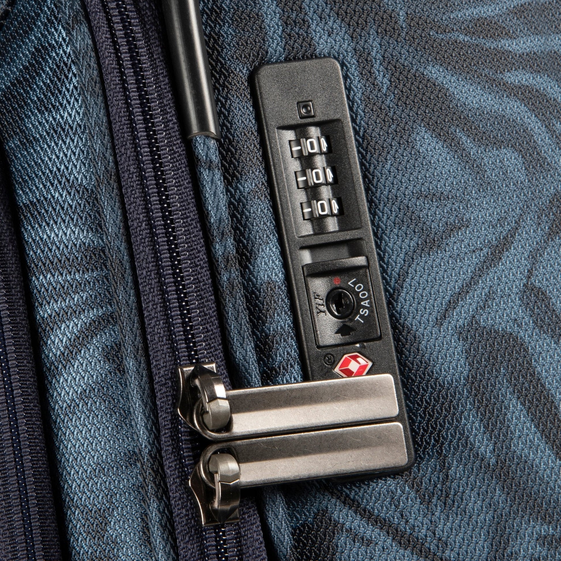 Ricardo Beverly Hills Avalon Softside Medium Check-In Expandable Spinner - Juniper Green
