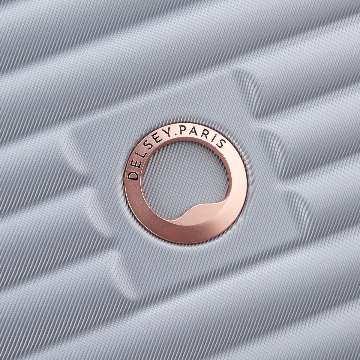 Delsey Cruise 3.0 - Medium Expandable Spinner - Platinum