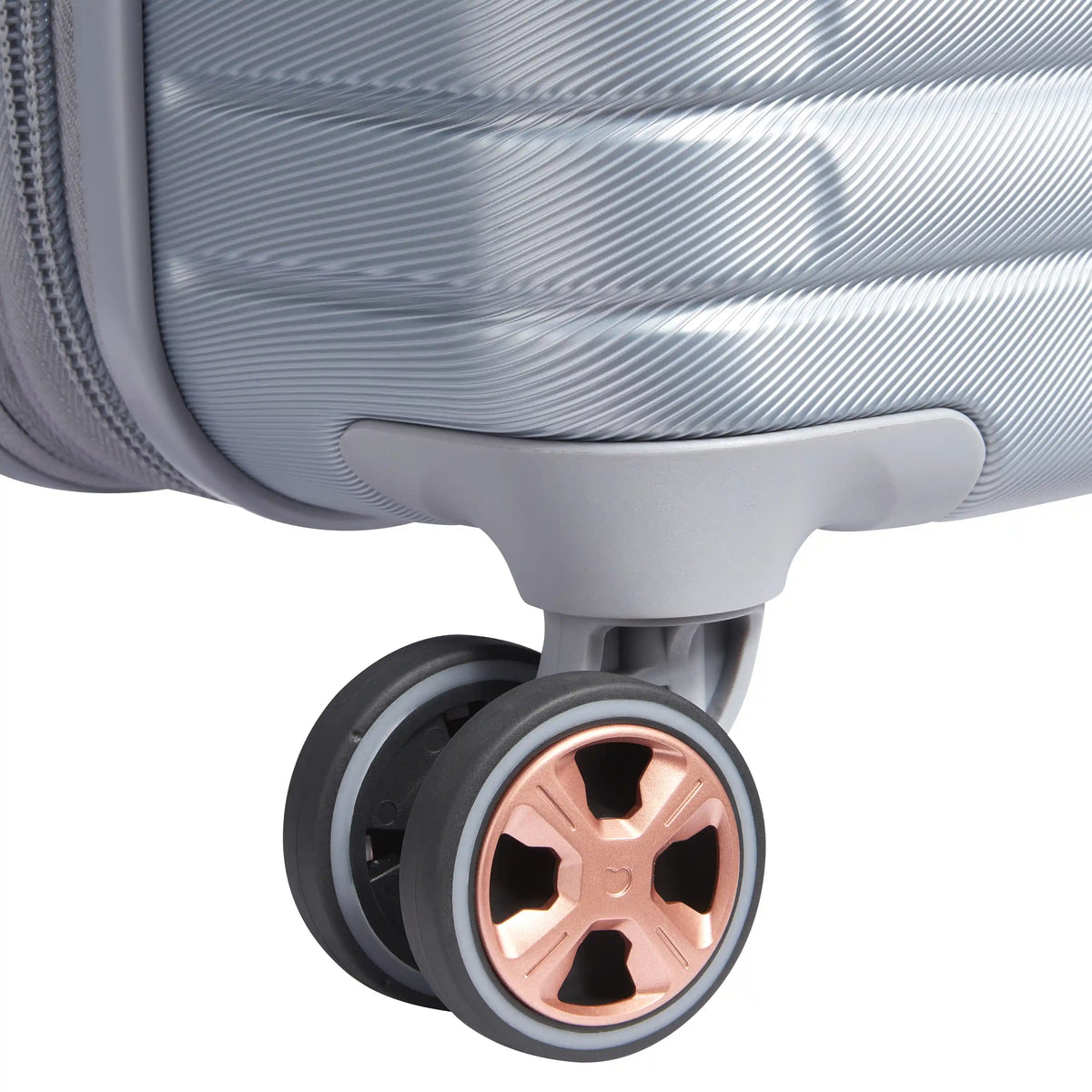 Delsey Cruise 3.0 - Medium Expandable Spinner - Platinum