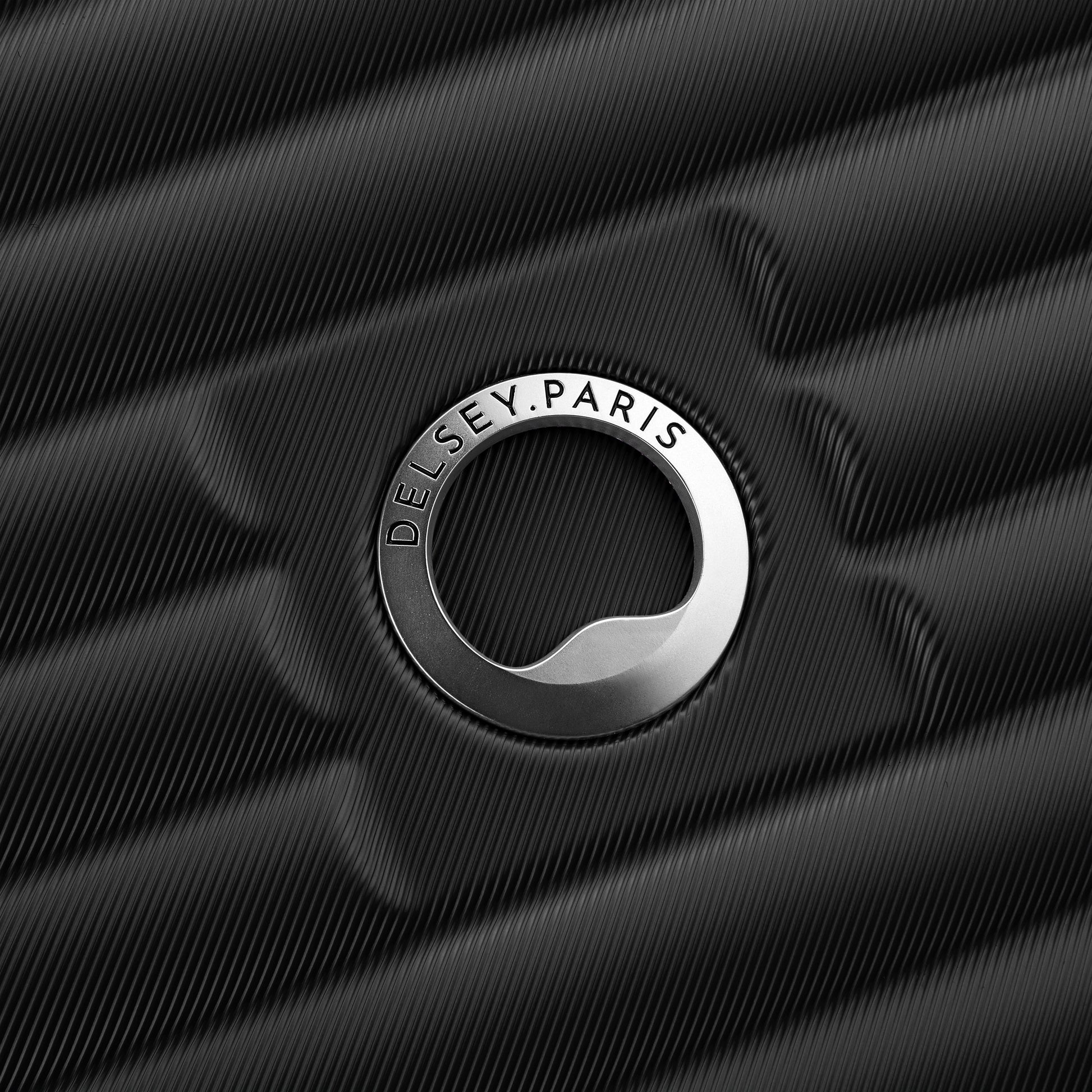 Delsey Cruise 3.0 - Medium Expandable Spinner - Black