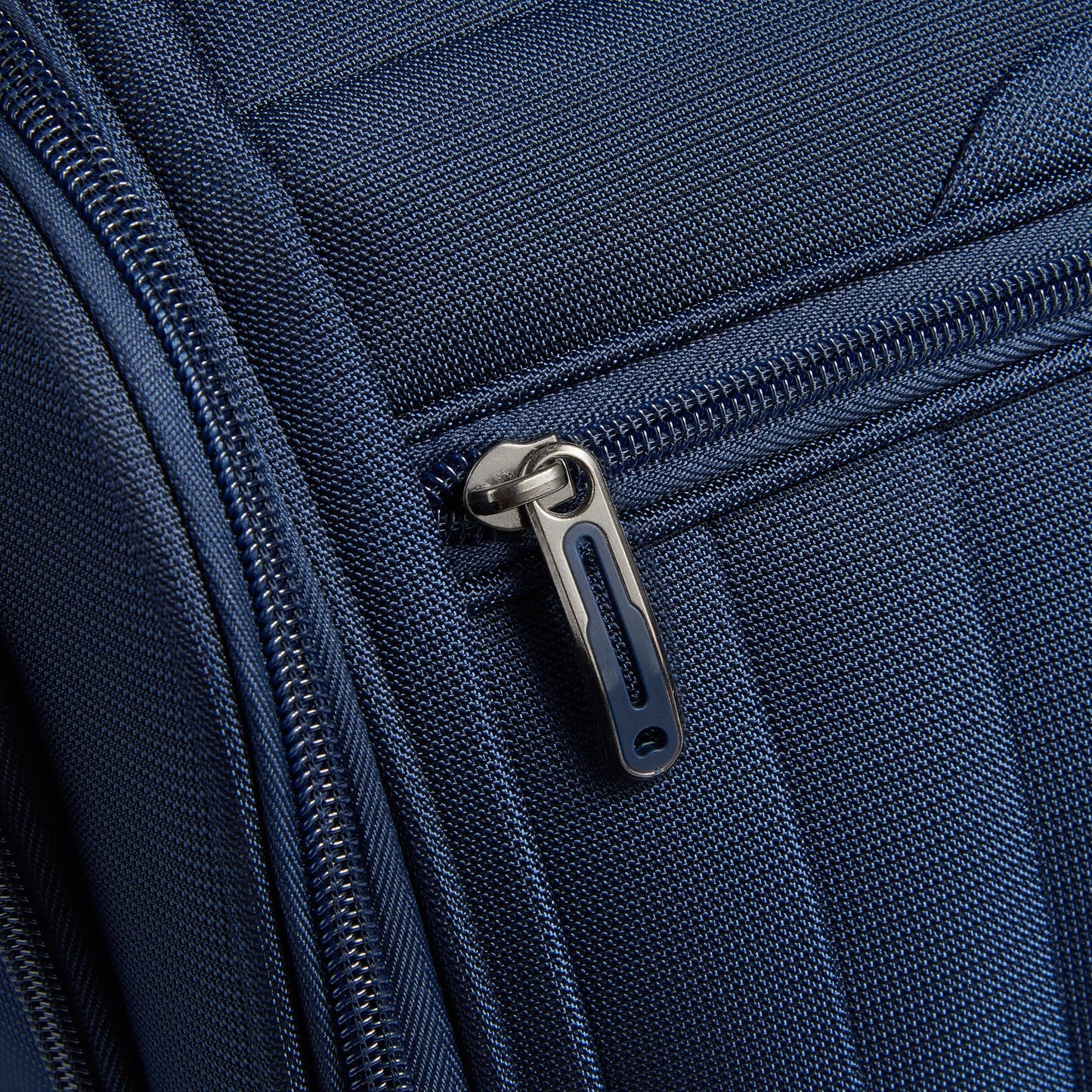 Delsey Helium DLX - Wheeled Underseater - Navy