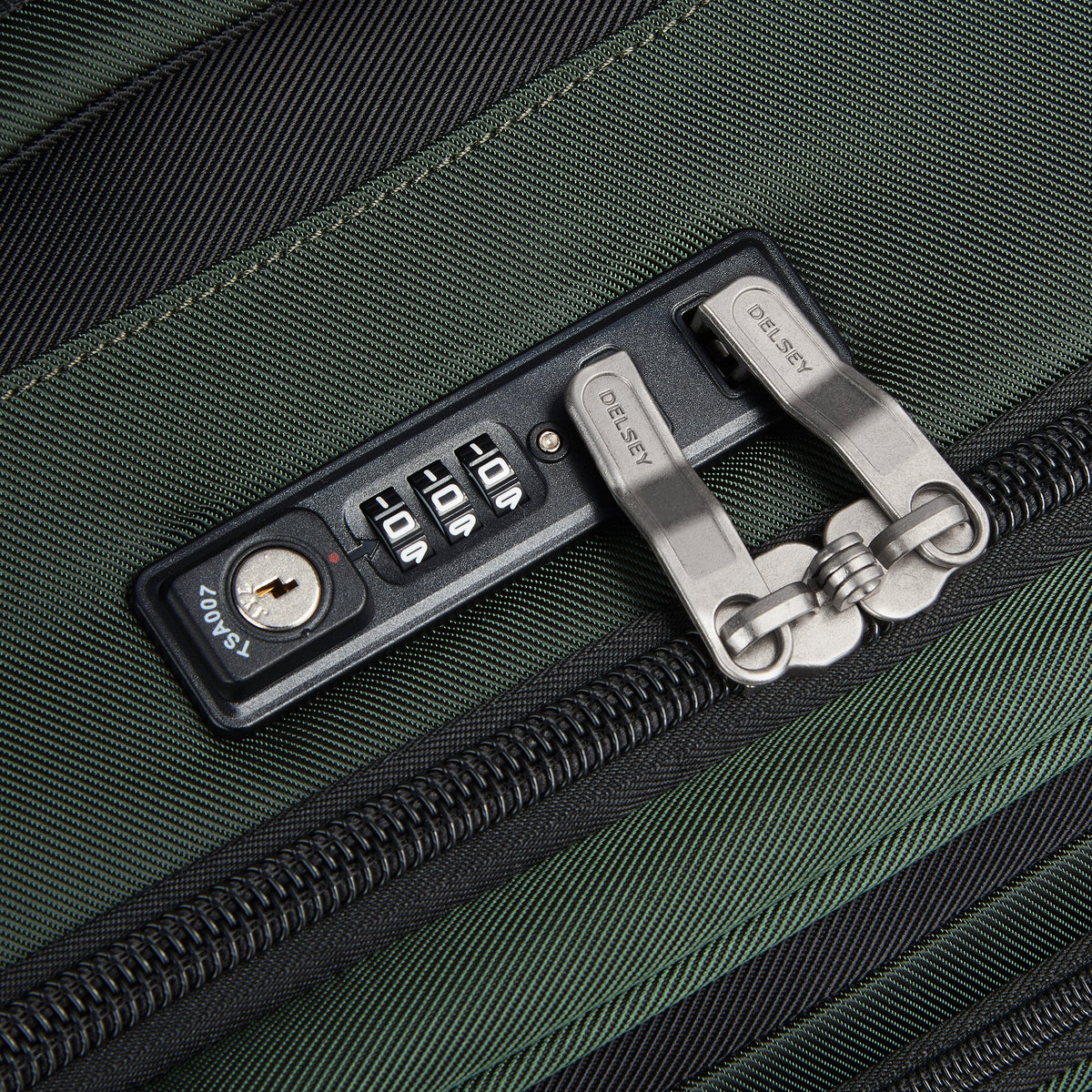Delsey Sky Max 2.0 - Medium Expandable Spinner - Green