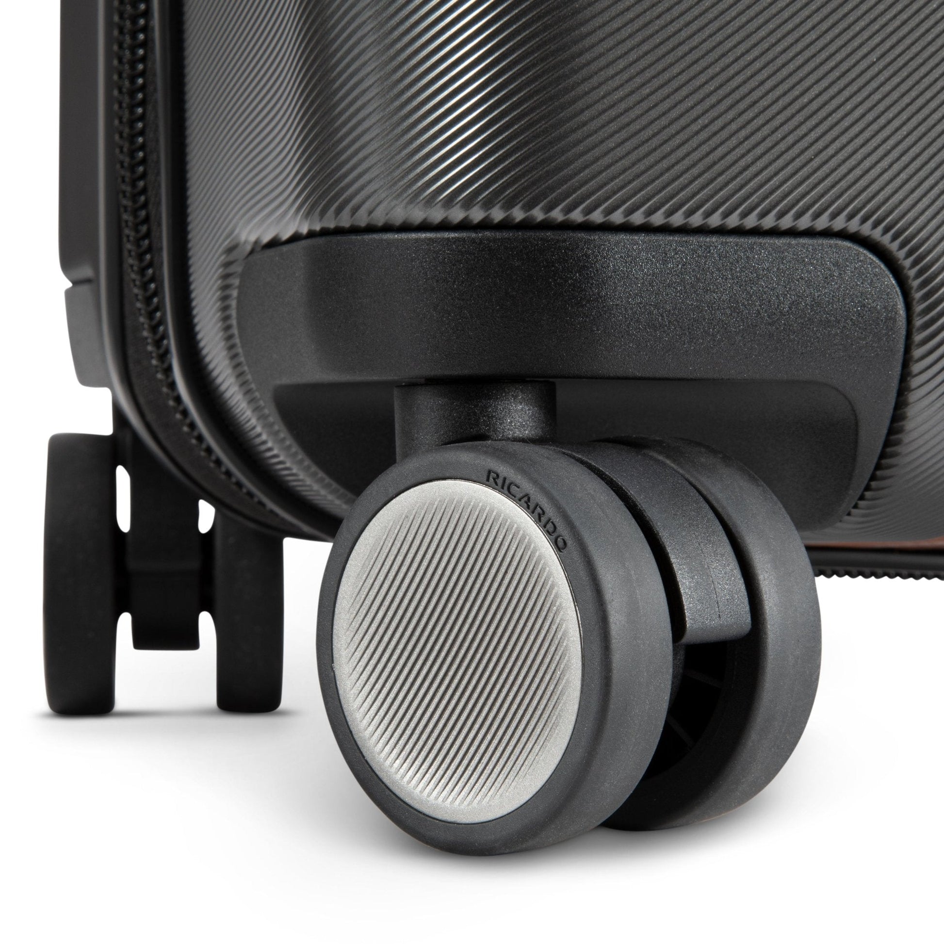 Ricardo Beverly Hills Montecito 2.0 Hardside Large Check-In Expandable Spinner - Graphite